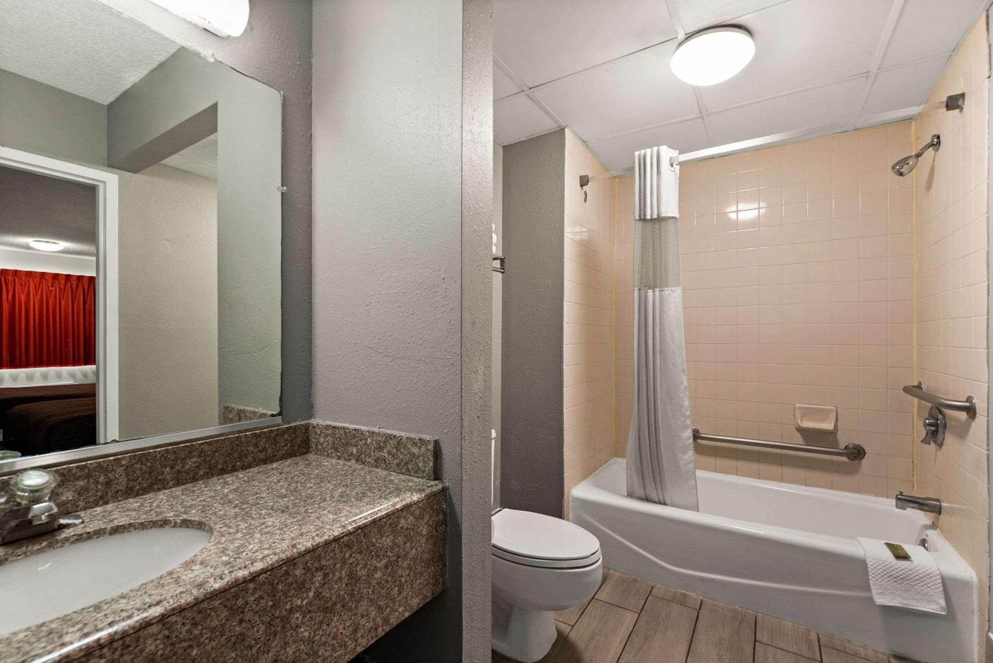 Rodeway Inn Brooklawn Kültér fotó