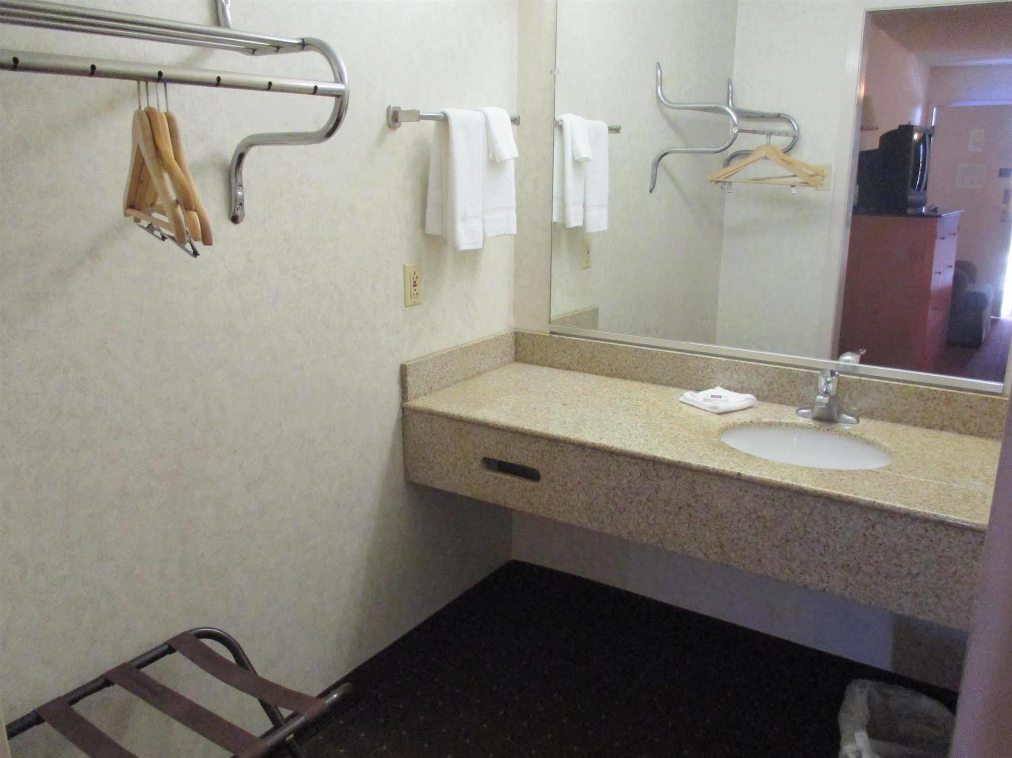 Rodeway Inn Brooklawn Kültér fotó
